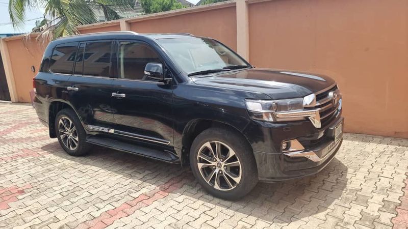 Thumbnail 6 of 2020 Toyota Land Cruiser XLE